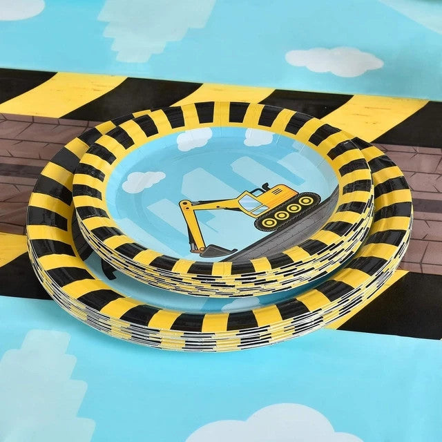 WERNNSAI Video Game Party Supplies Set 48pcs Plates & Napkins for 16 Guests